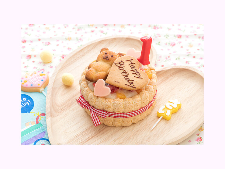 Cake.jp のファーストバースデーケーキ（ホイップヨーグルトクリーム・4号・12cm）
